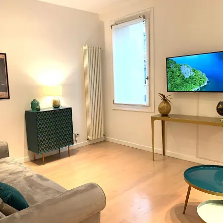 Live In The Heart Of Apartment *